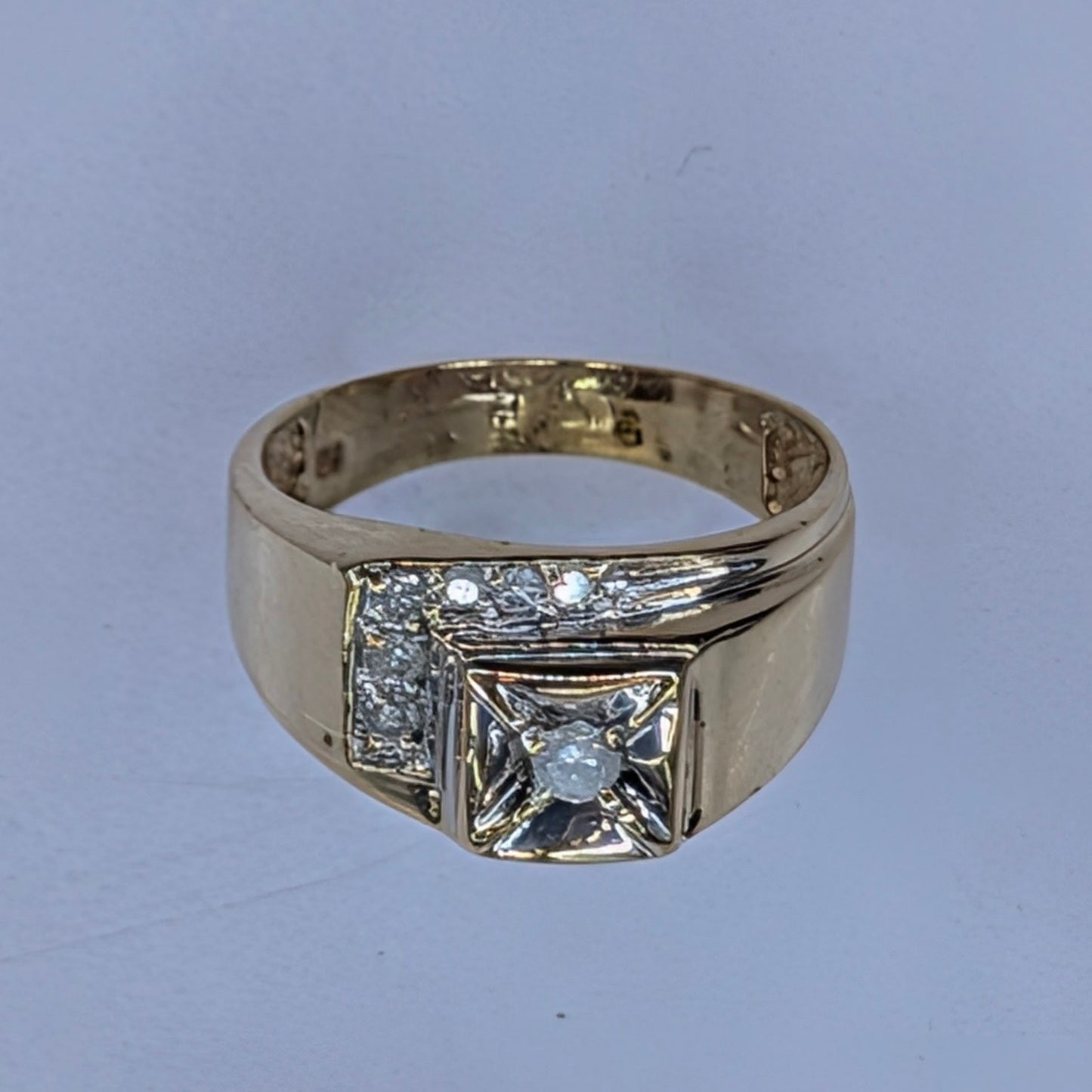 14K Yellow Gold Diamond Men’s Statement Ring - 5g - Size 8