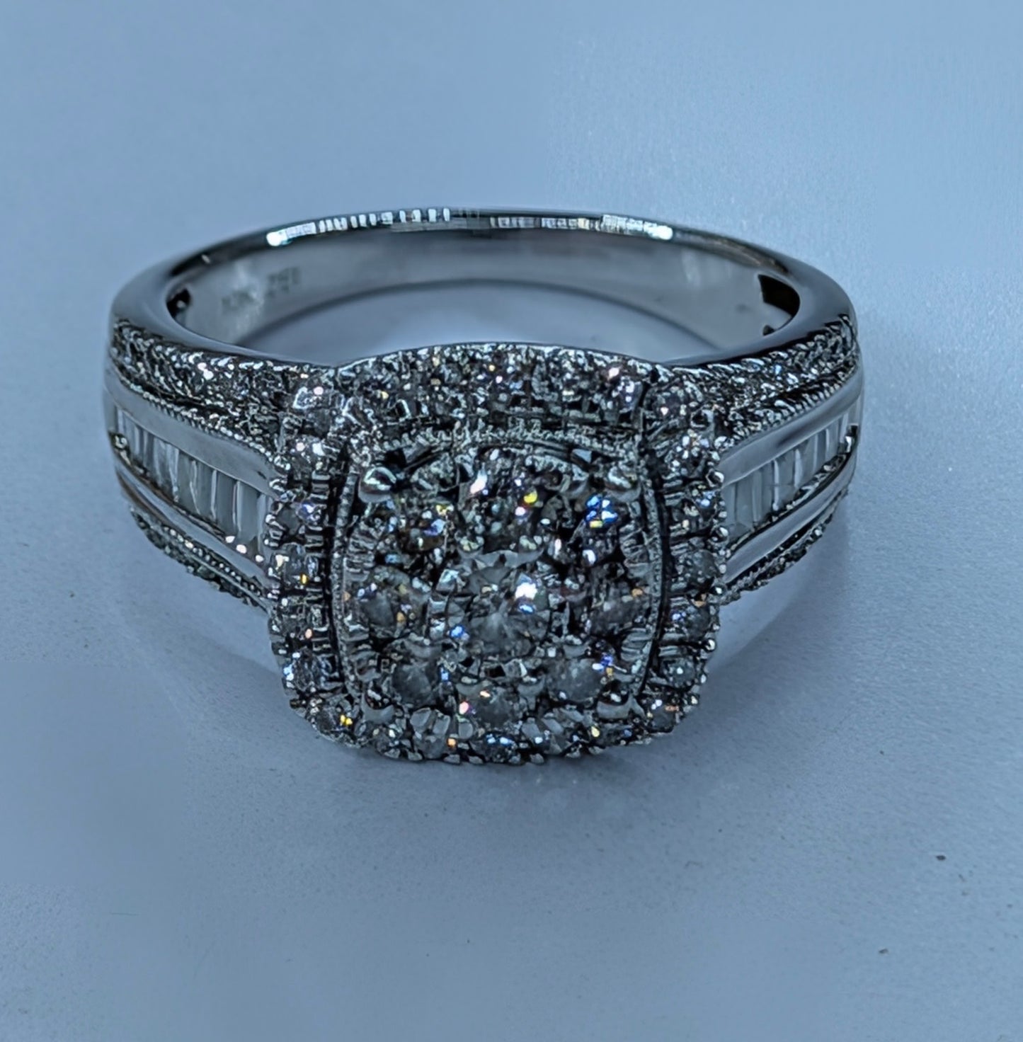 10K White Gold Diamond Ring – Round & Baguette Diamonds, 5g, Size 7.5
