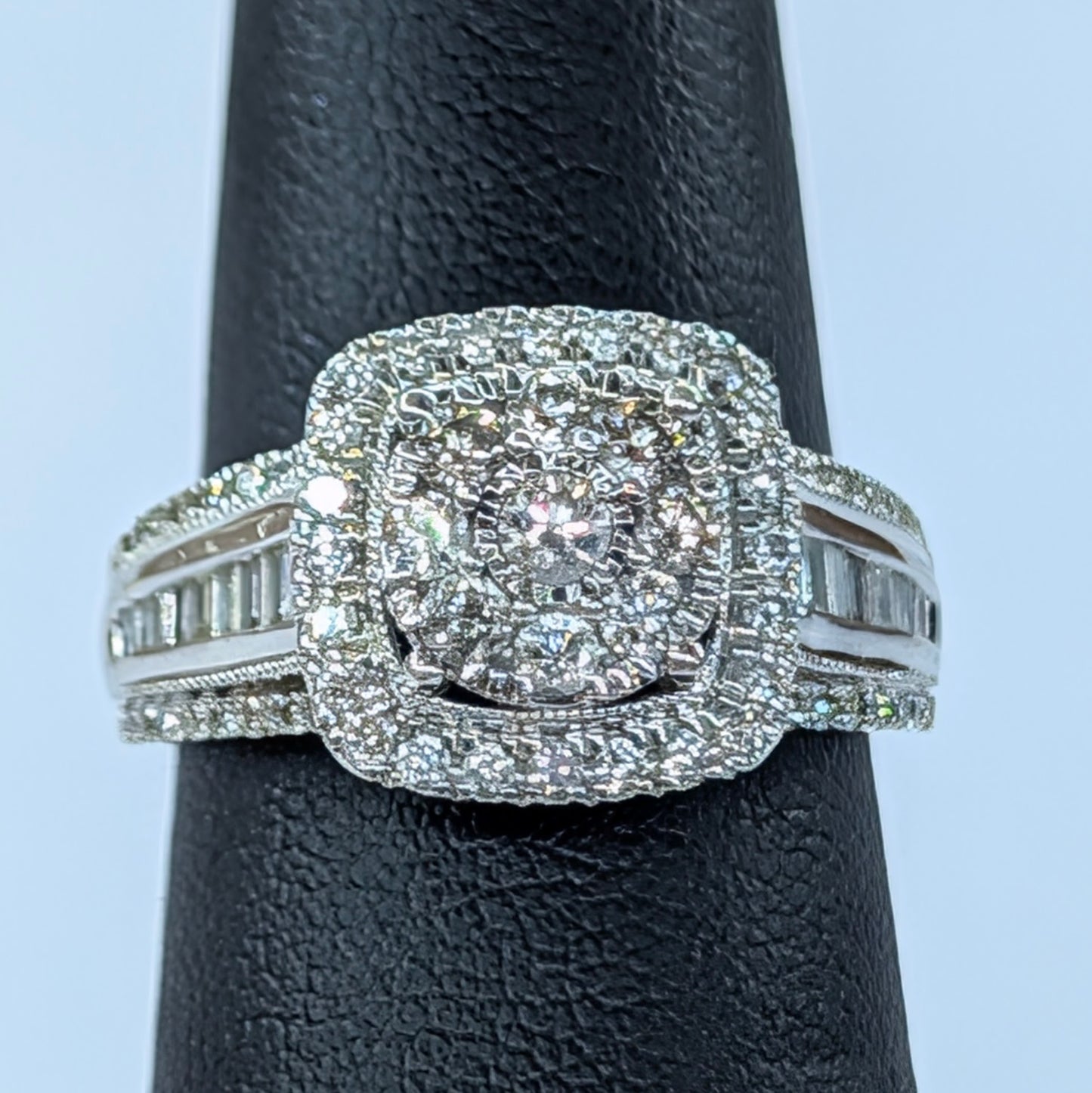 10K White Gold Diamond Ring – Round & Baguette Diamonds, 5g, Size 7.5