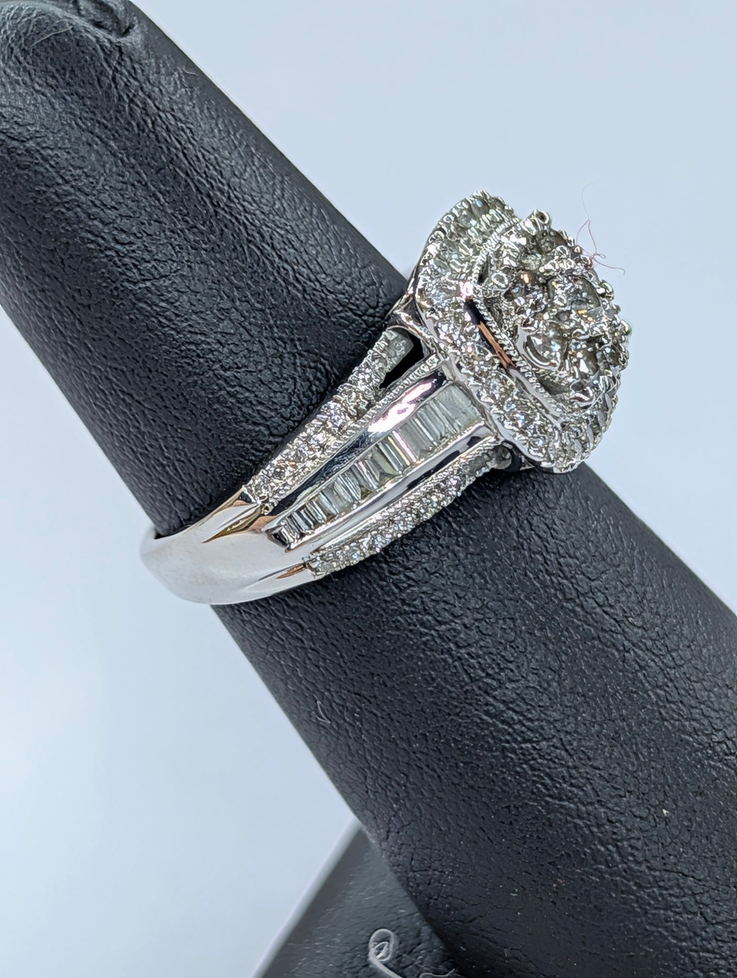 10K White Gold Diamond Ring – Round & Baguette Diamonds, 5g, Size 7.5