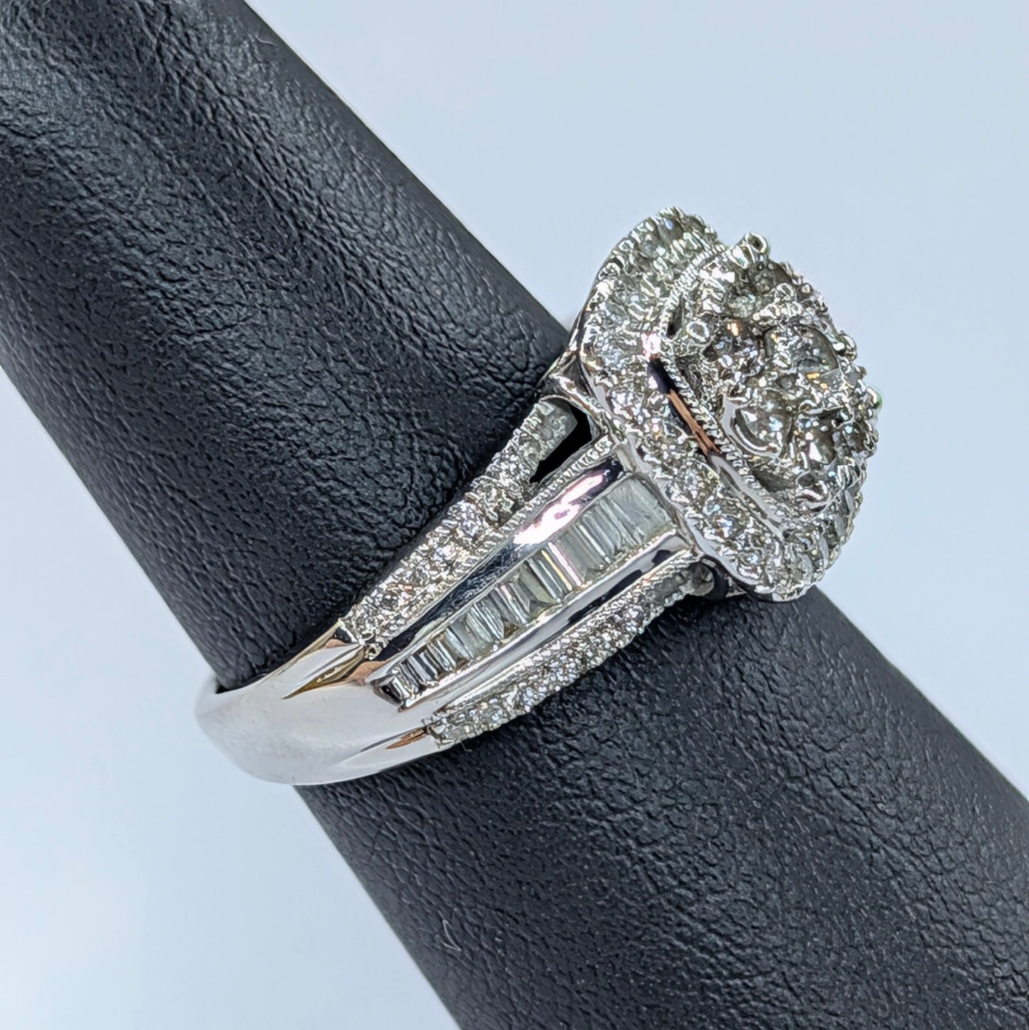 10K White Gold Diamond Ring – Round & Baguette Diamonds, 5g, Size 7.5