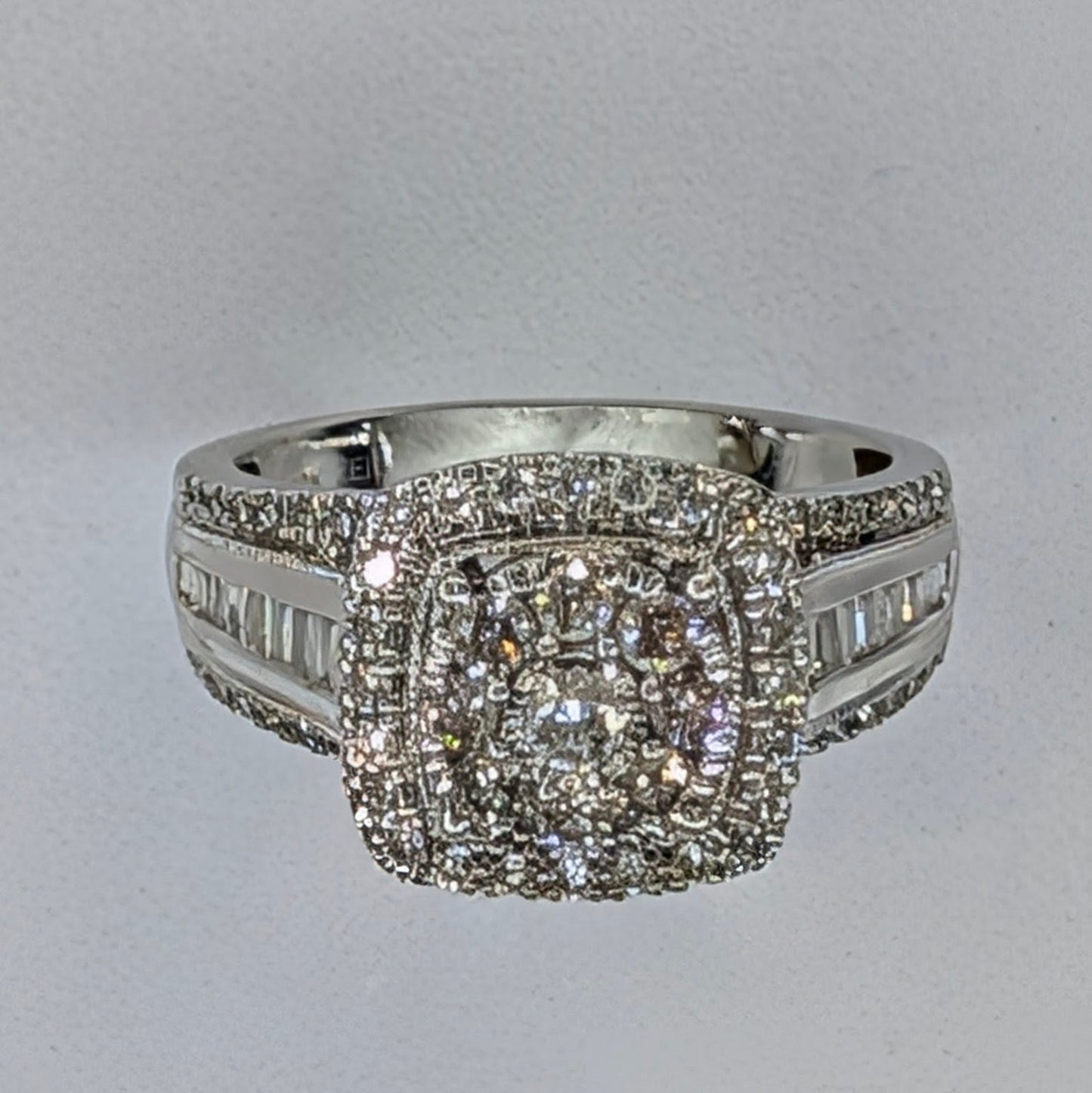 10K White Gold Diamond Ring – Round & Baguette Diamonds, 5g, Size 7.5