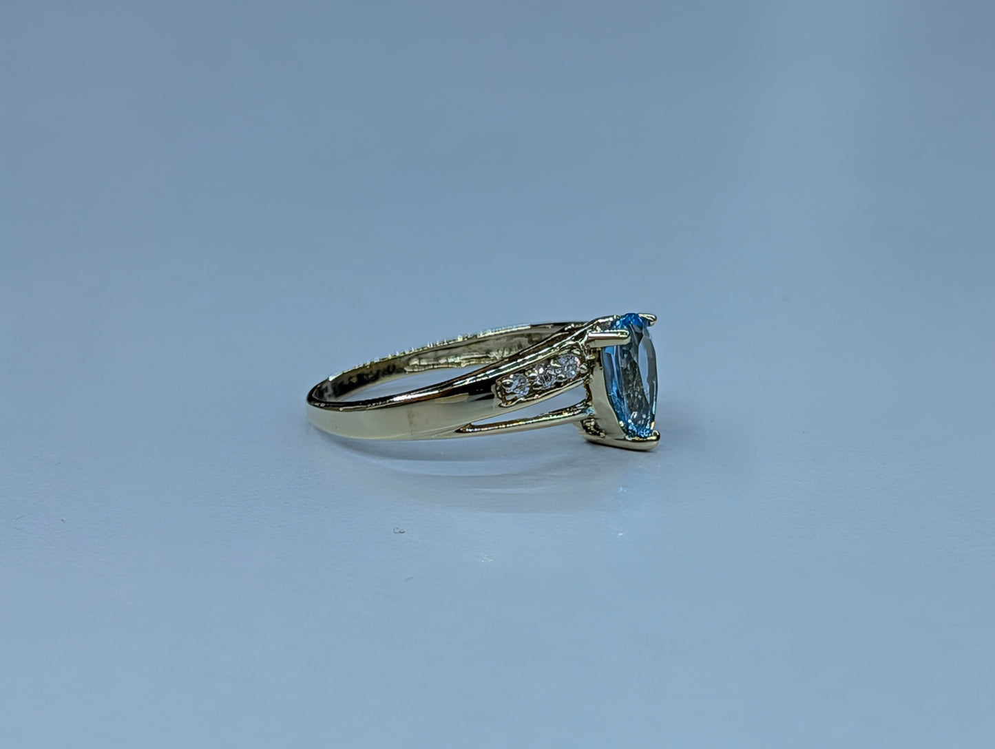 TEARGROP BLUE TOPAZ AND CZ  14K YG RING Sz 7.