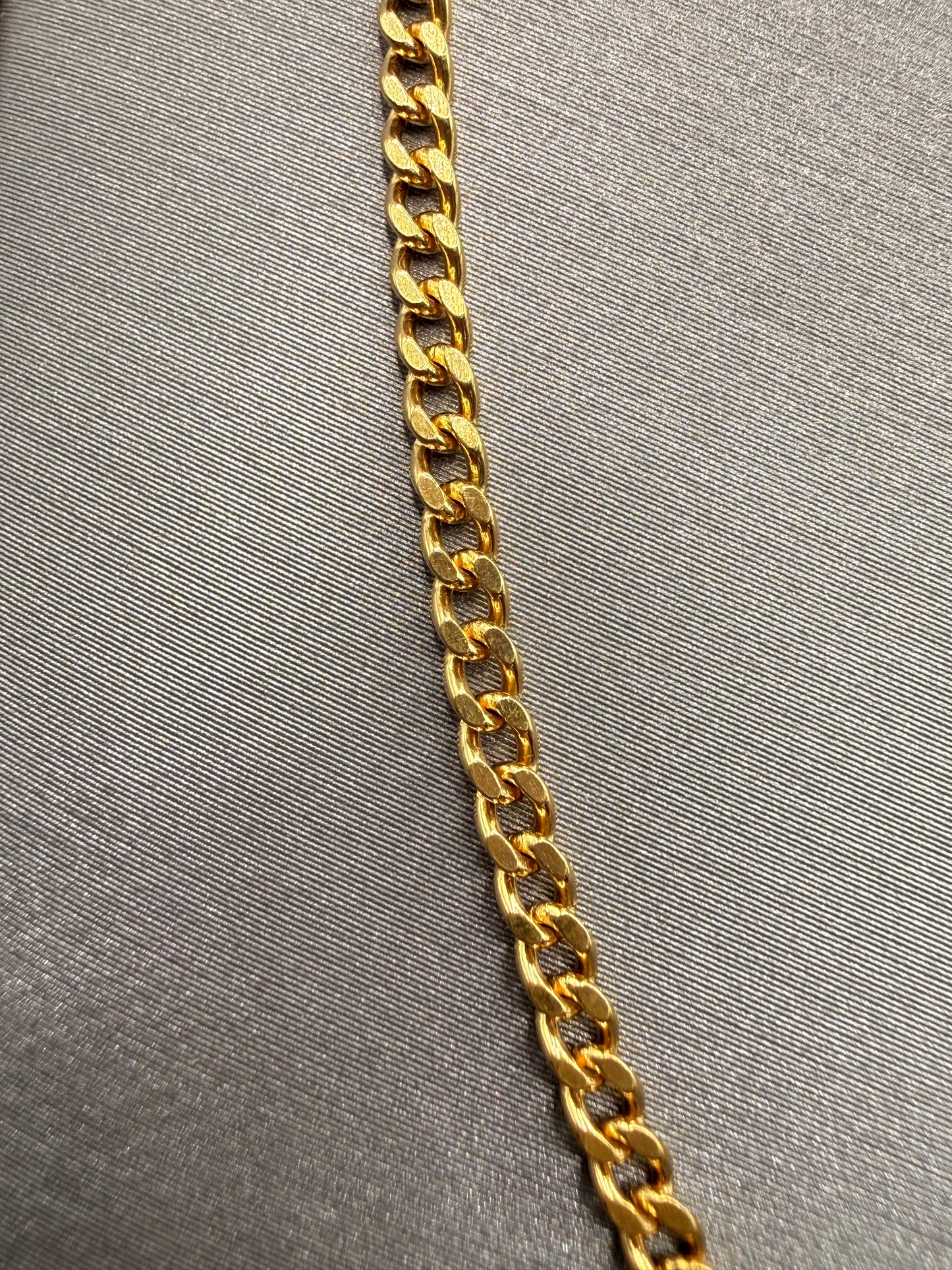 R1641 - 18K YG Cuban Link Chain 2.4mm - 12.4g - 24 inch