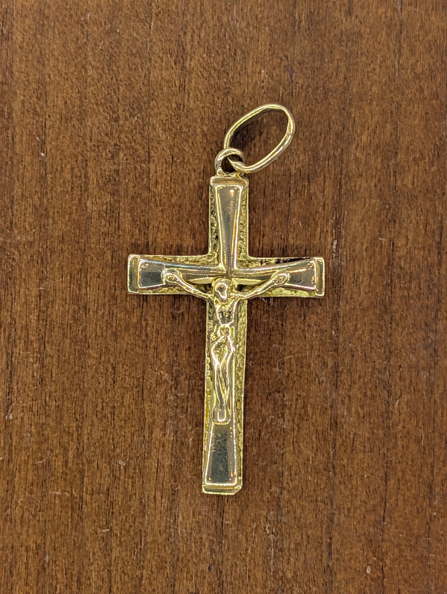 18K Yellow Gold Crucifix Pendant – 17mm x 28mm | 2.8g