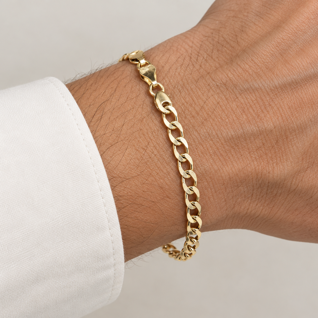 Bracelet lifestyle image