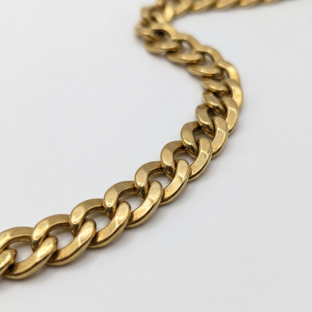 Close-up of G380 polished yellow gold curb links
