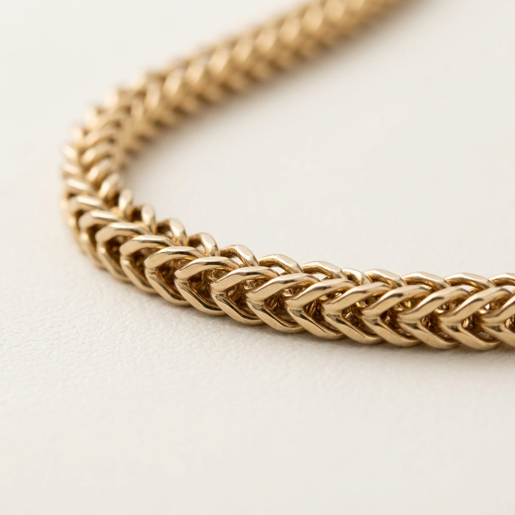 Close-up of R1944 yellow gold Franco chain links