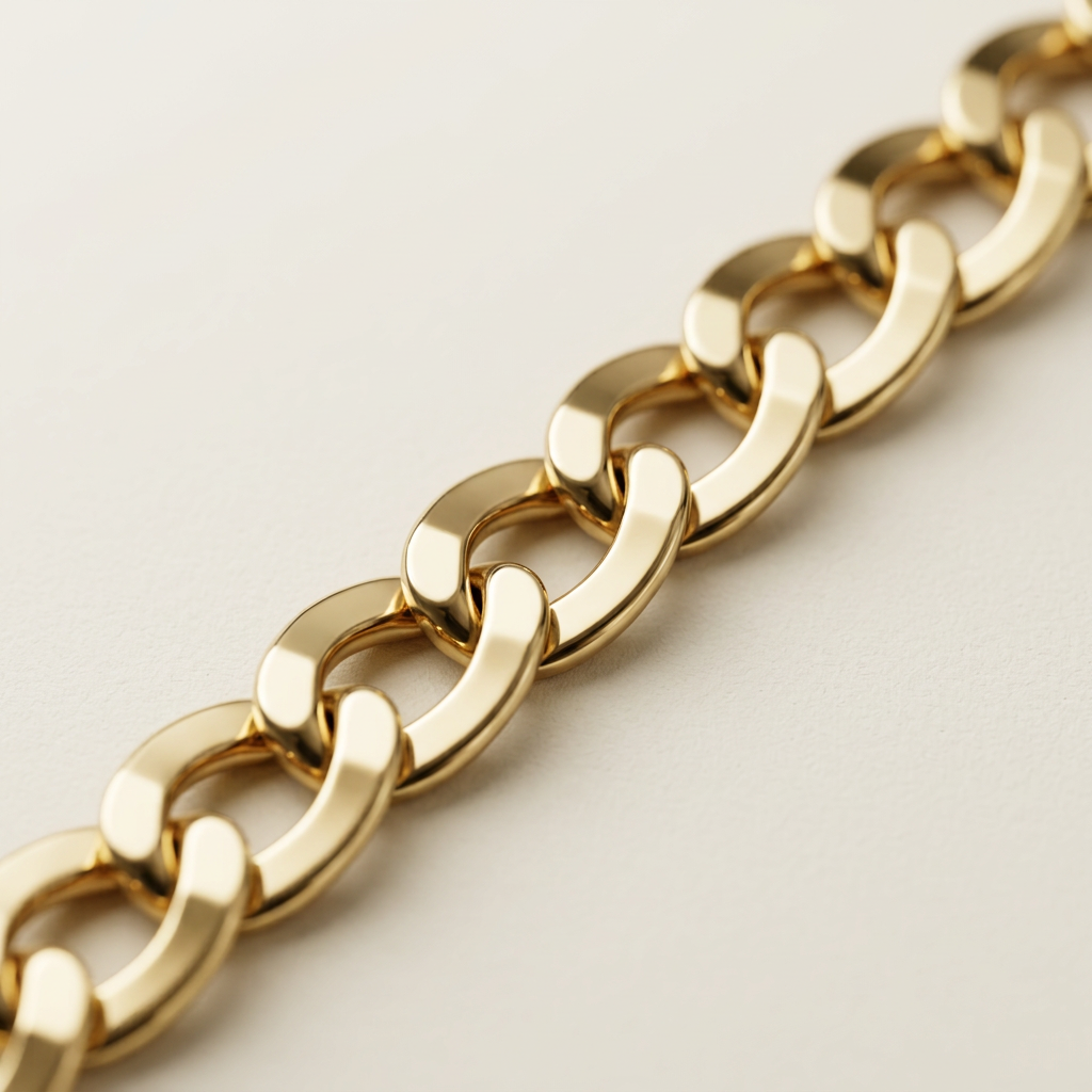 Close-up of polished yellow gold curb links on the G335 chain