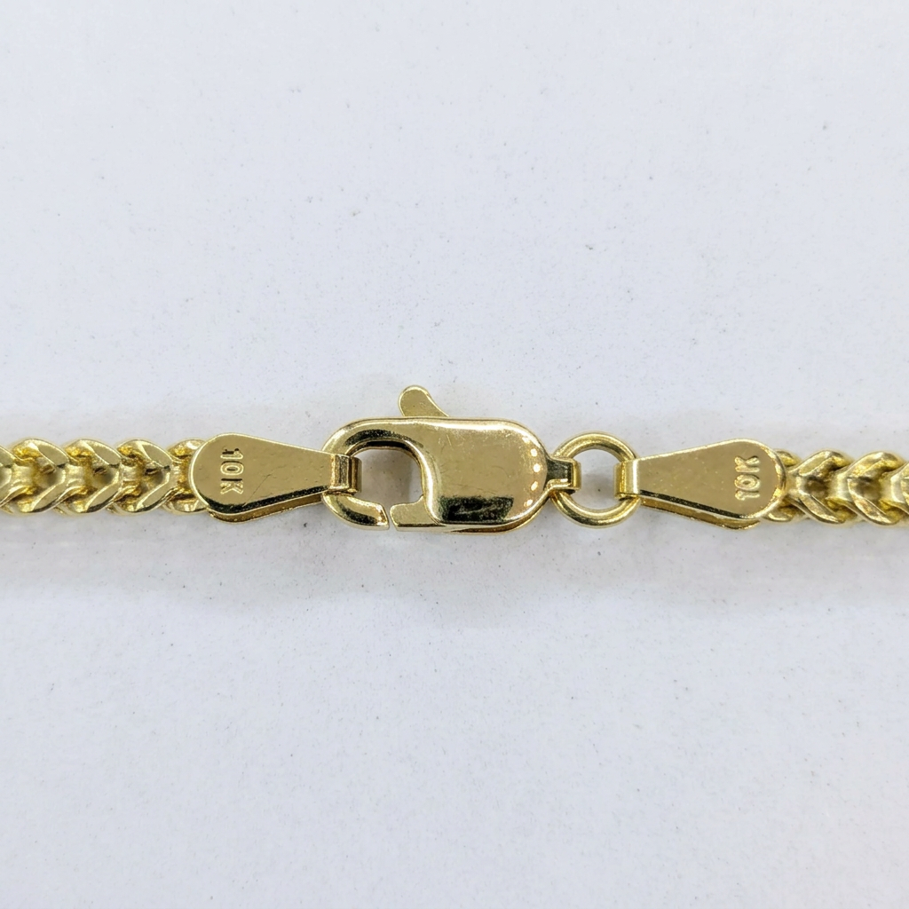 Lobster clasp and end tabs on the G490 yellow gold Franco chain