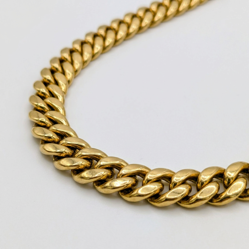 Polished 9.5mm yellow gold Cuban link detail