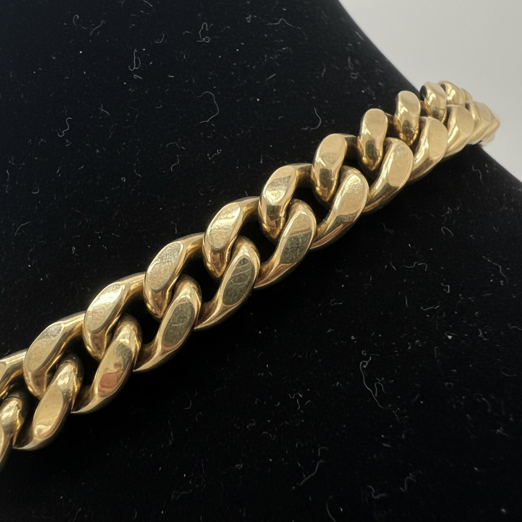10K Yellow Gold Cuban Link Bracelet 13mm macro link detail