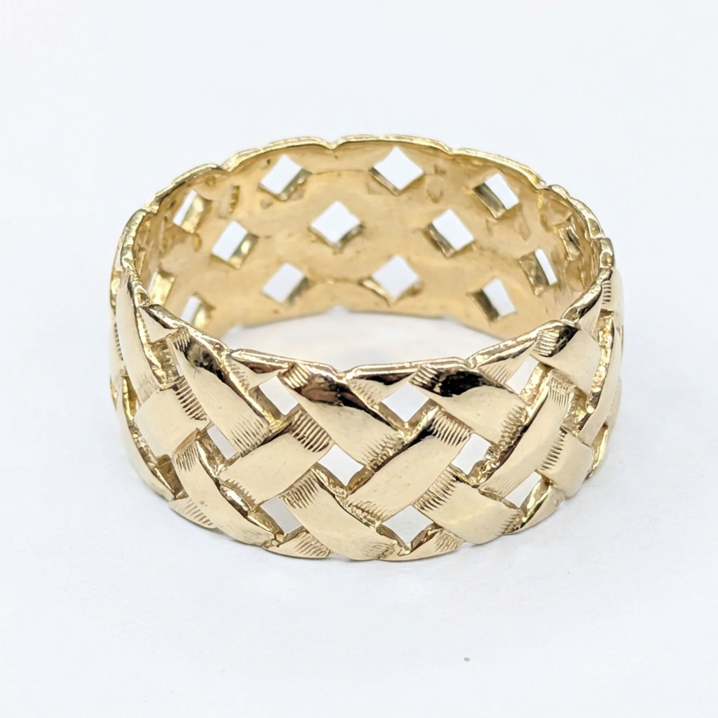 Elevated view of G098 yellow gold basket weave ring showing openwork interior